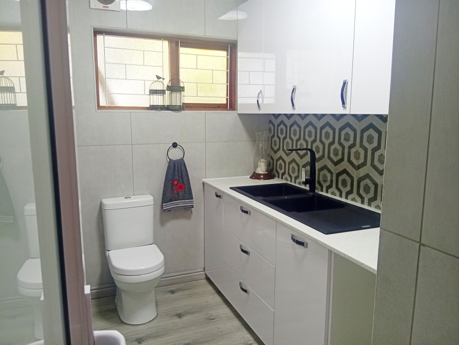 4 Bedroom Property for Sale in Nahoon Valley Park Eastern Cape